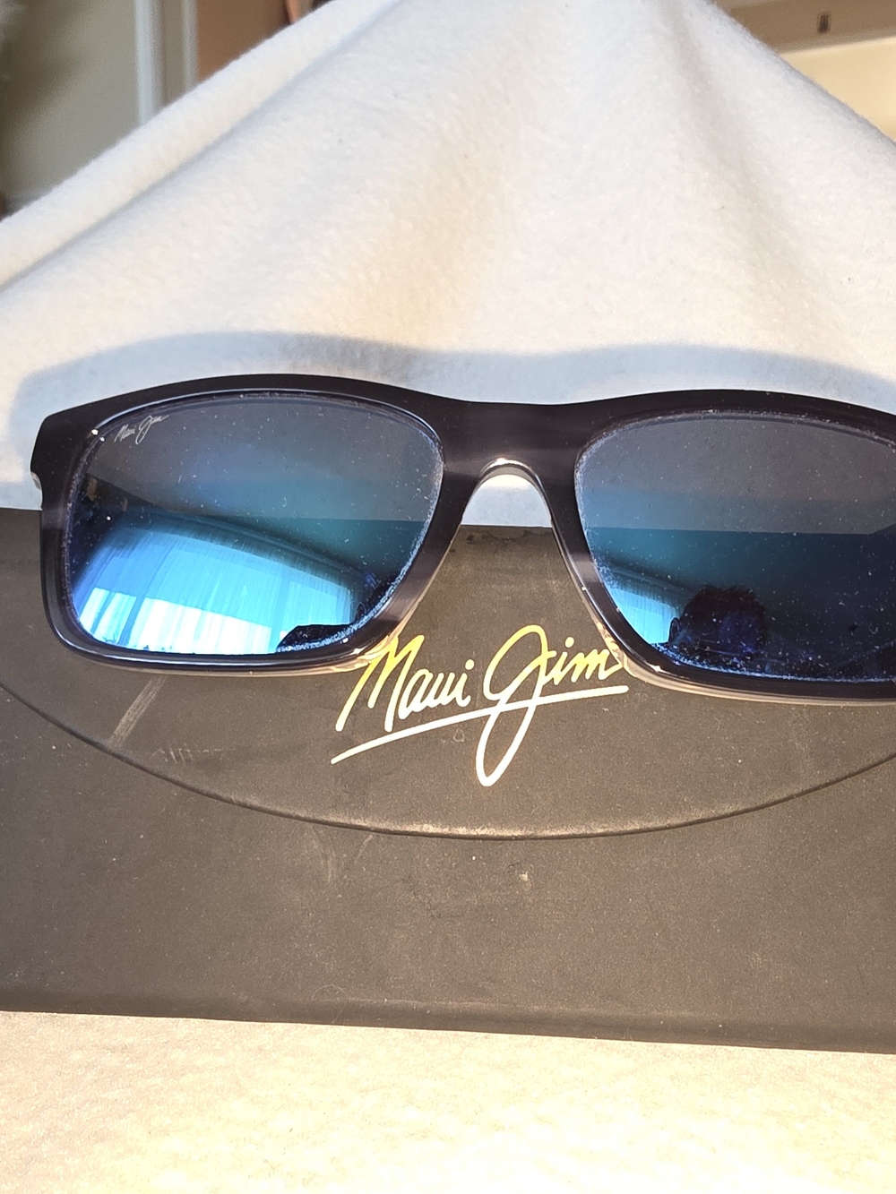 Maui Jim "Waipio Valley" premium rectangular sunglasses